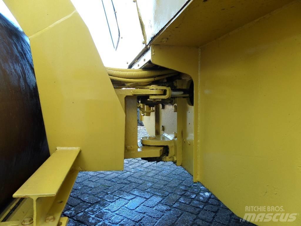 Bomag BW 211 AD مداحل أحادية الأسطوانة