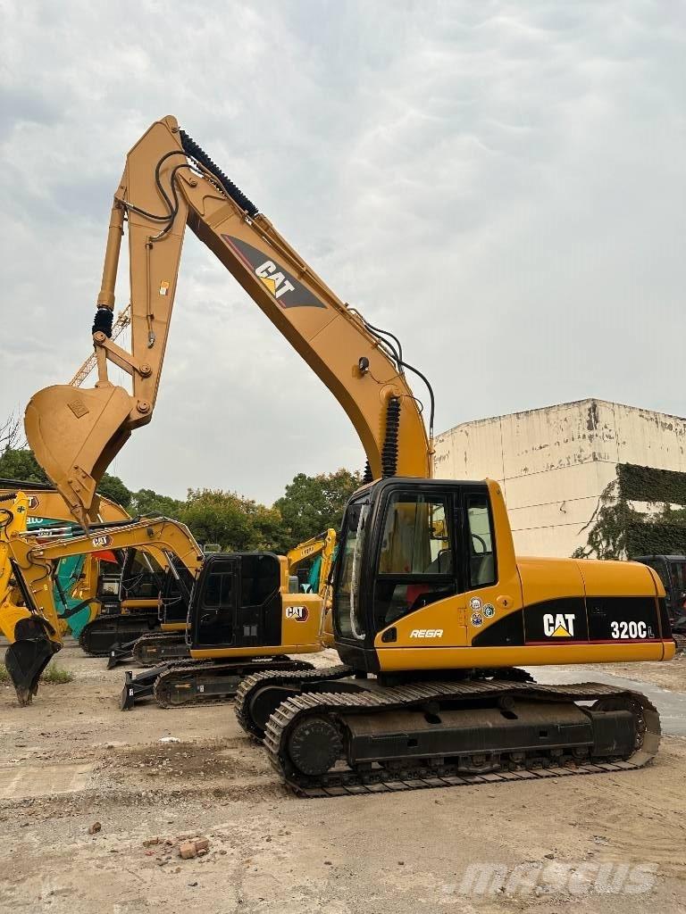 CAT 320C حفارات زحافة