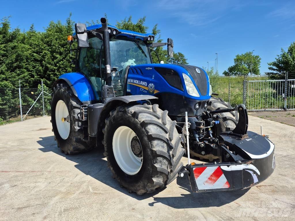 New Holland T7.225 الجرارات