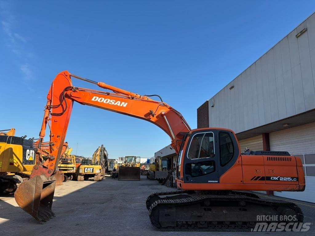 Doosan DX225LC حفارات زحافة