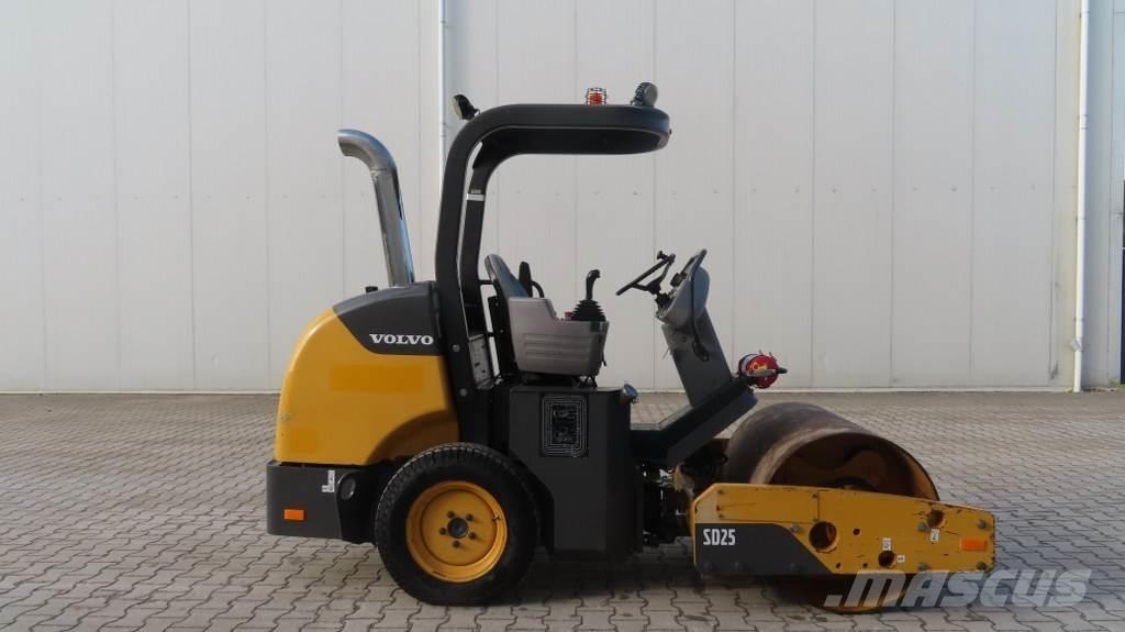 Volvo SD 25D مداحل أحادية الأسطوانة