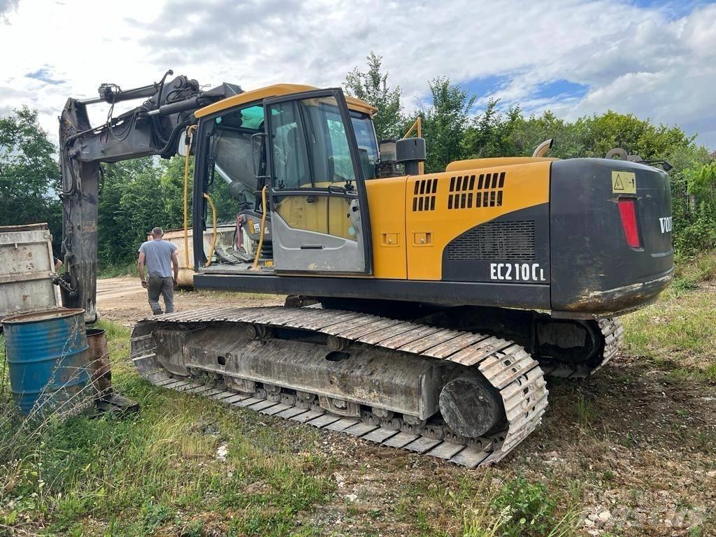Volvo EC 210 C L حفارات زحافة