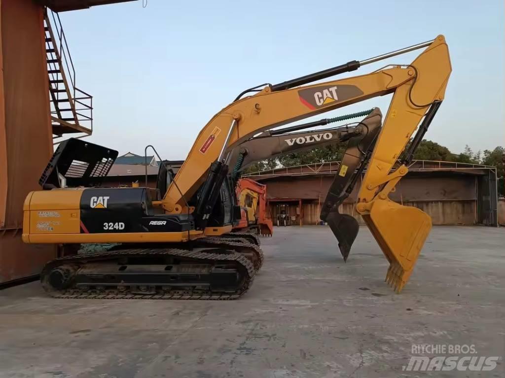 CAT 324 D حفارات زحافة