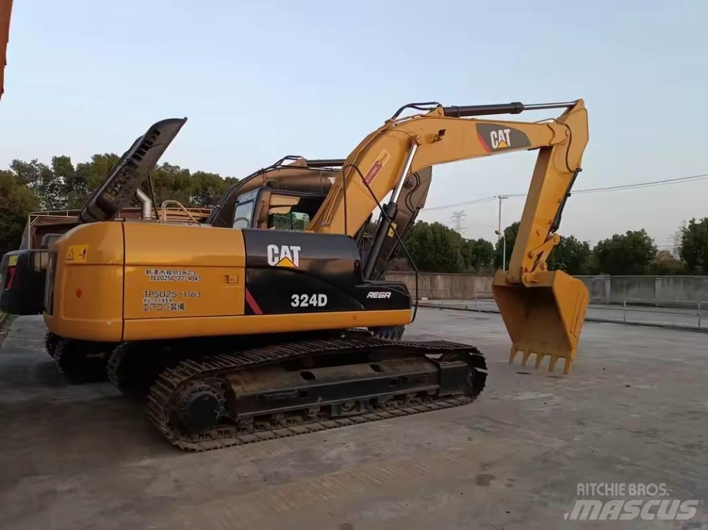 CAT 324 D حفارات زحافة