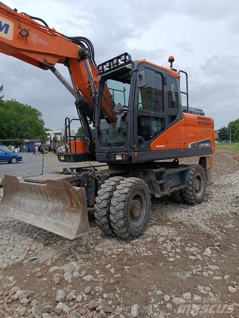 Doosan DX 190 W-5 حفارات بعجل