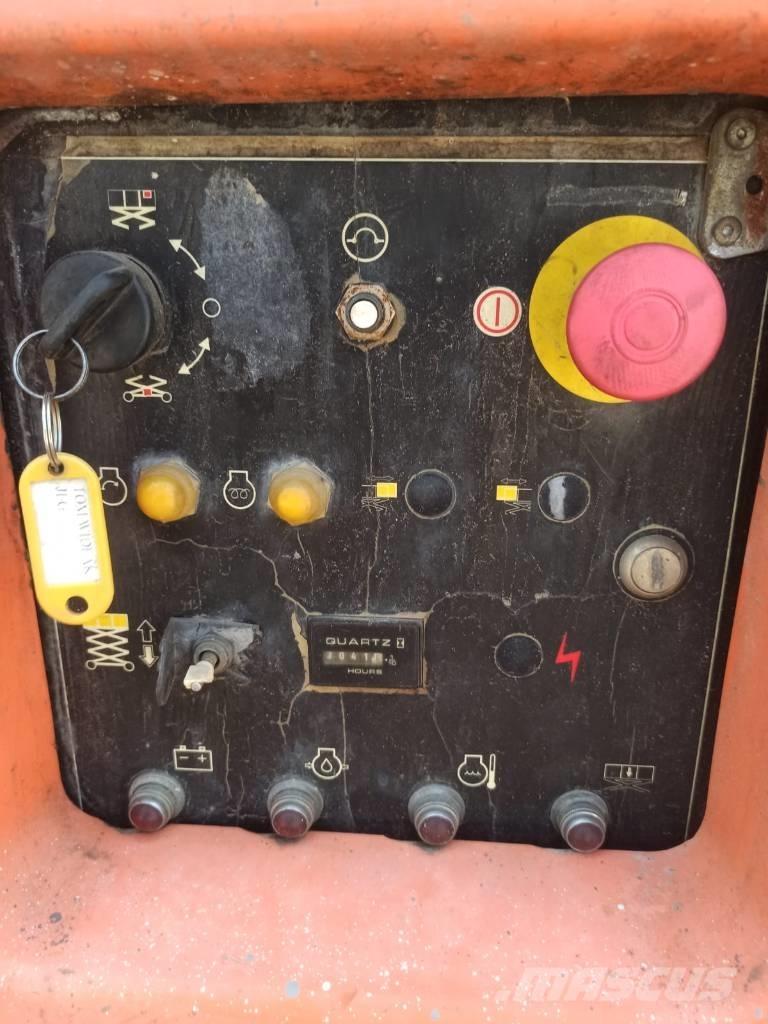 JLG 4394 RT رافعات مقصية الشكل