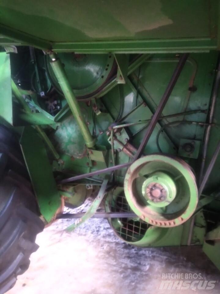 John Deere 1065 حصادات