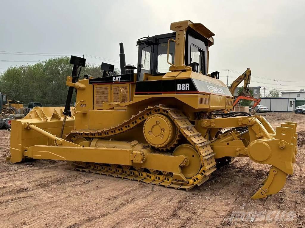 CAT D8R بلدوزرات مجنزرة
