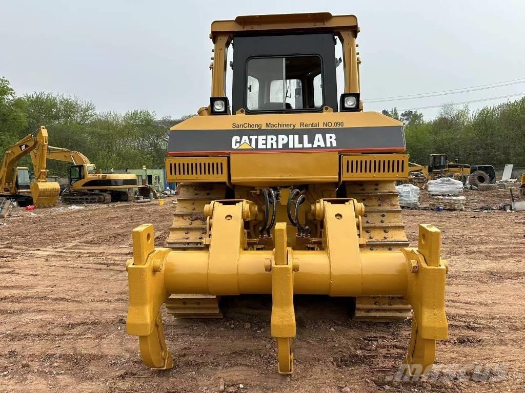 CAT D8R بلدوزرات مجنزرة