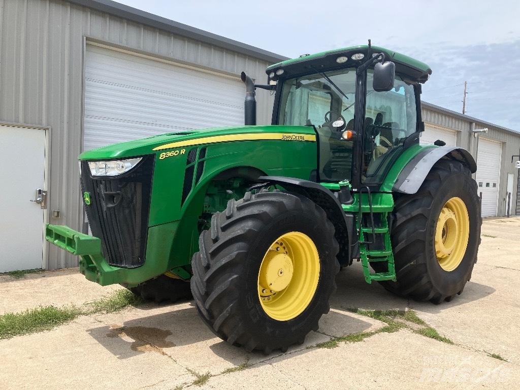 John Deere 8360 R الجرارات