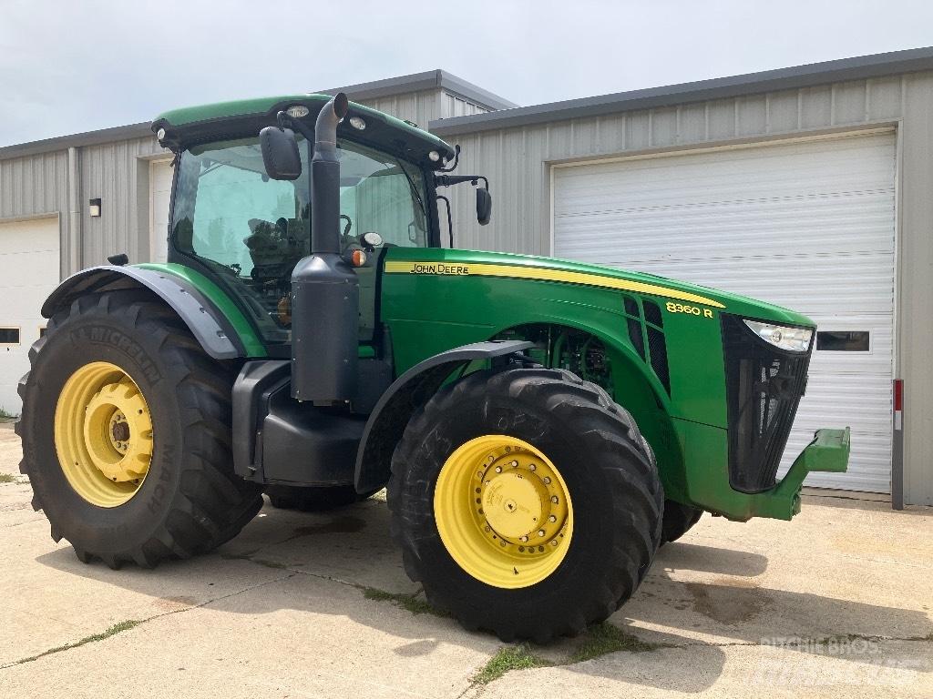 John Deere 8360 R الجرارات