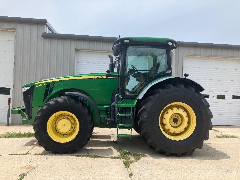 John Deere 8360 R الجرارات