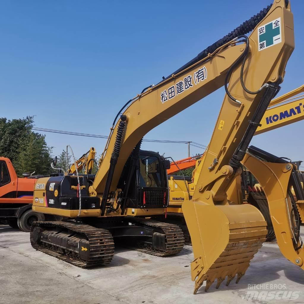 CAT 320 D حفارات زحافة