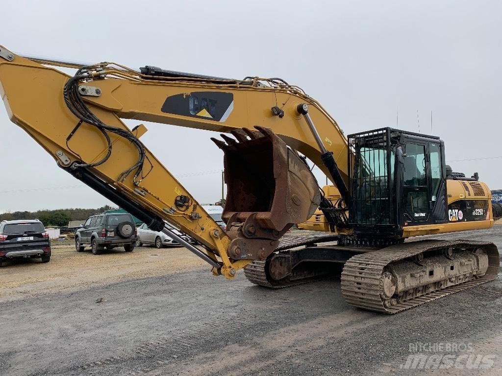 CAT 329 D حفارات زحافة