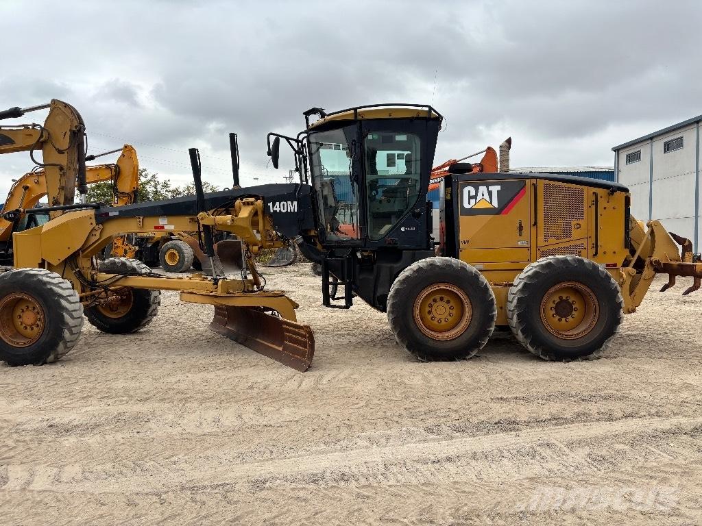CAT 140M معدات تمهيد الطرق