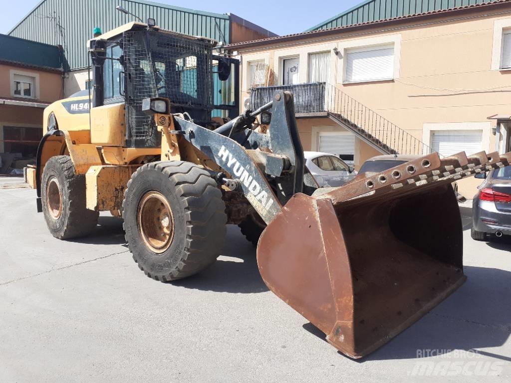 Hyundai HL 940A لوادر بعجل