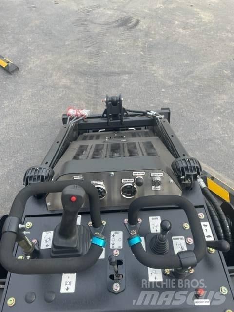KRT ST 900 HD لوادر انزلاقية التوجيه