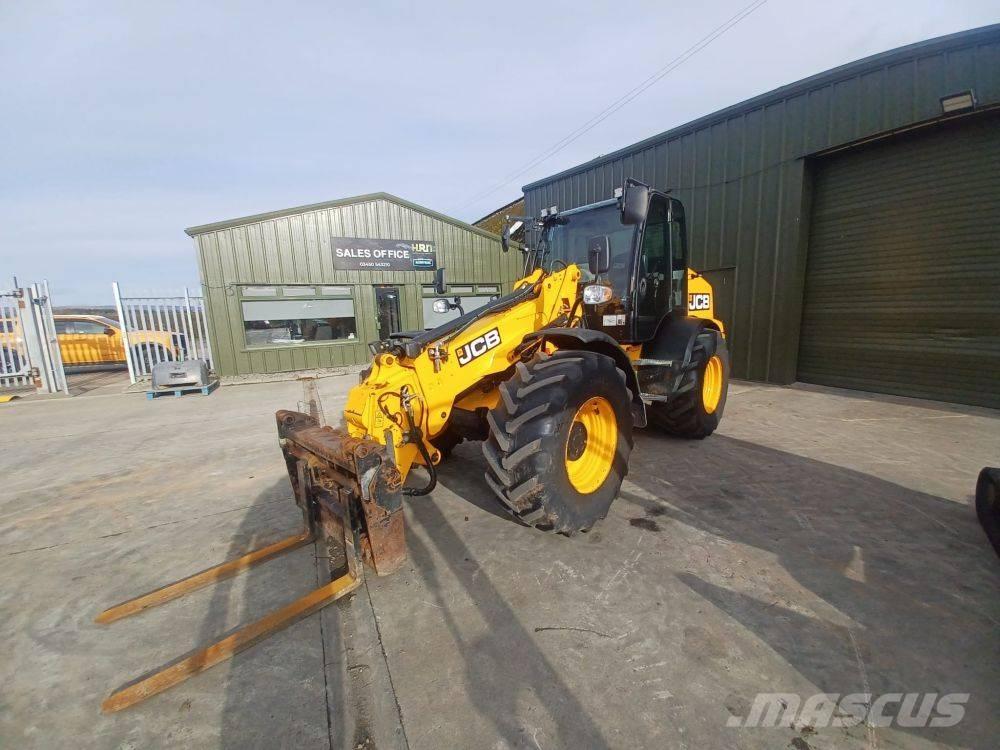JCB TM 320 S معدات مناولة لأغراض الزراعة