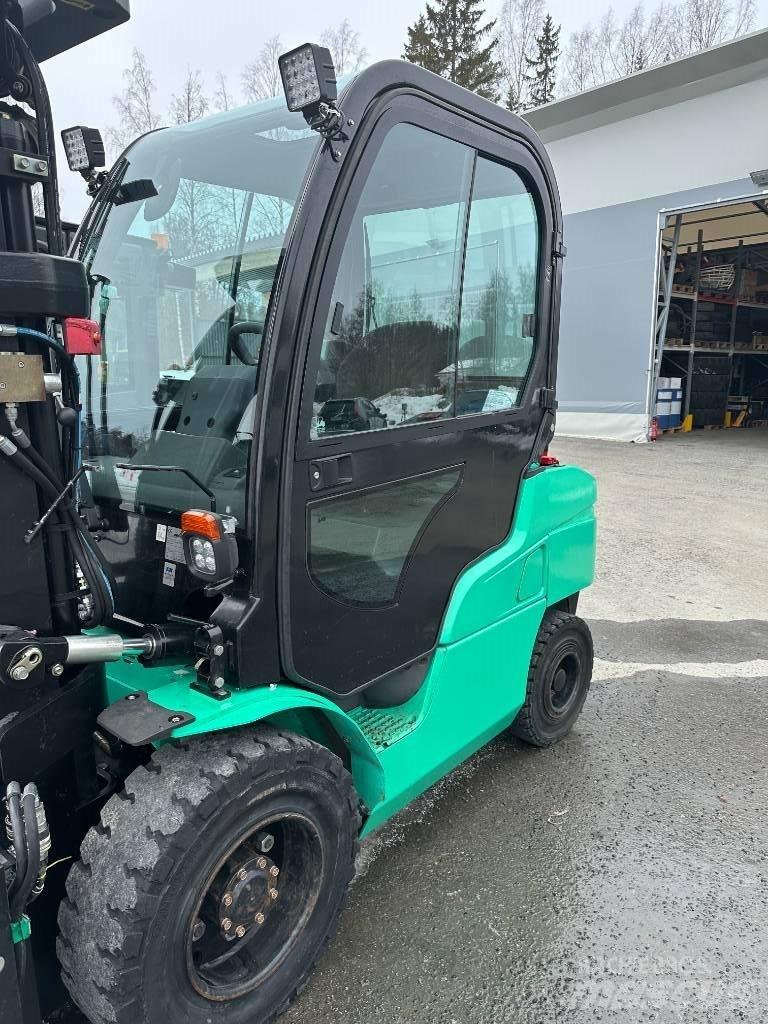 Mitsubishi FD 35 N شاحنات الديزل