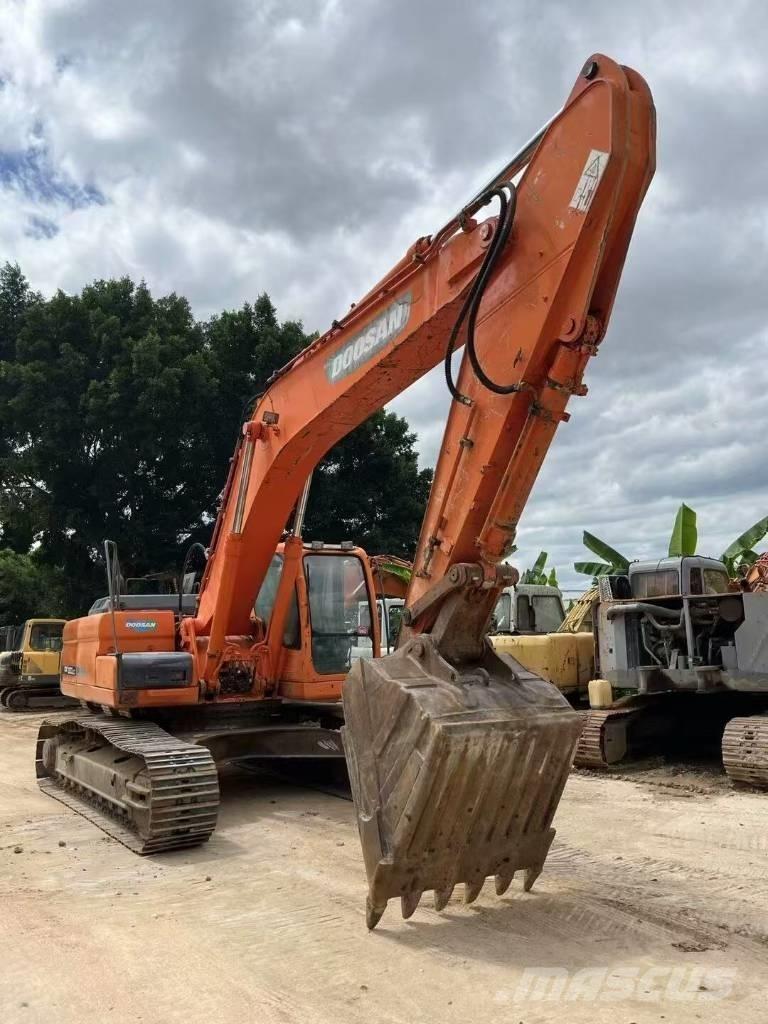 Doosan DX300LC حفارات طويلة الذراع
