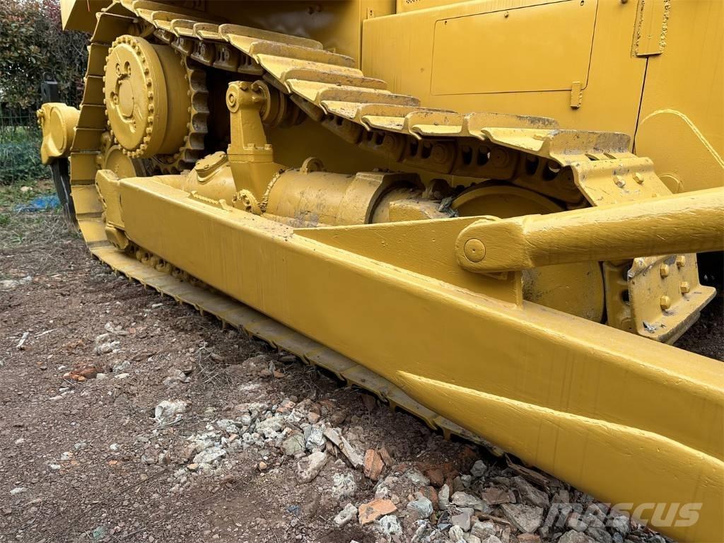 CAT D7H بلدوزرات مجنزرة