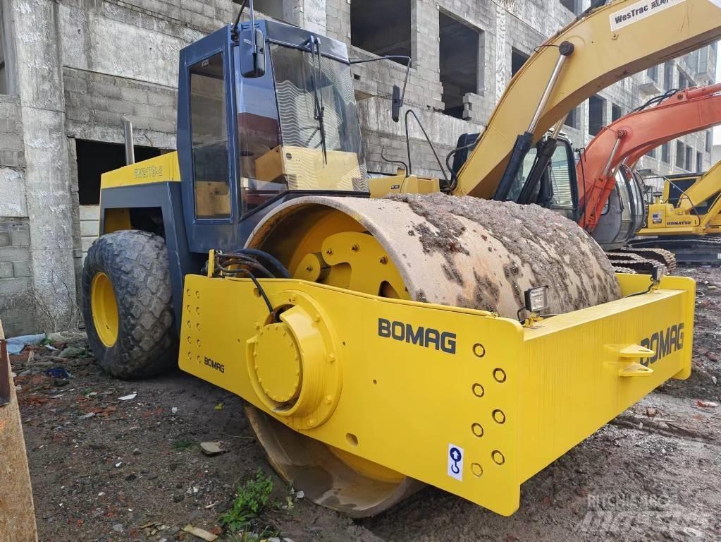 Bomag BW 217 D-2 مداحل أحادية الأسطوانة