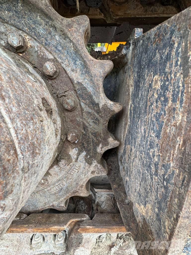 JCB 140 X حفارات زحافة