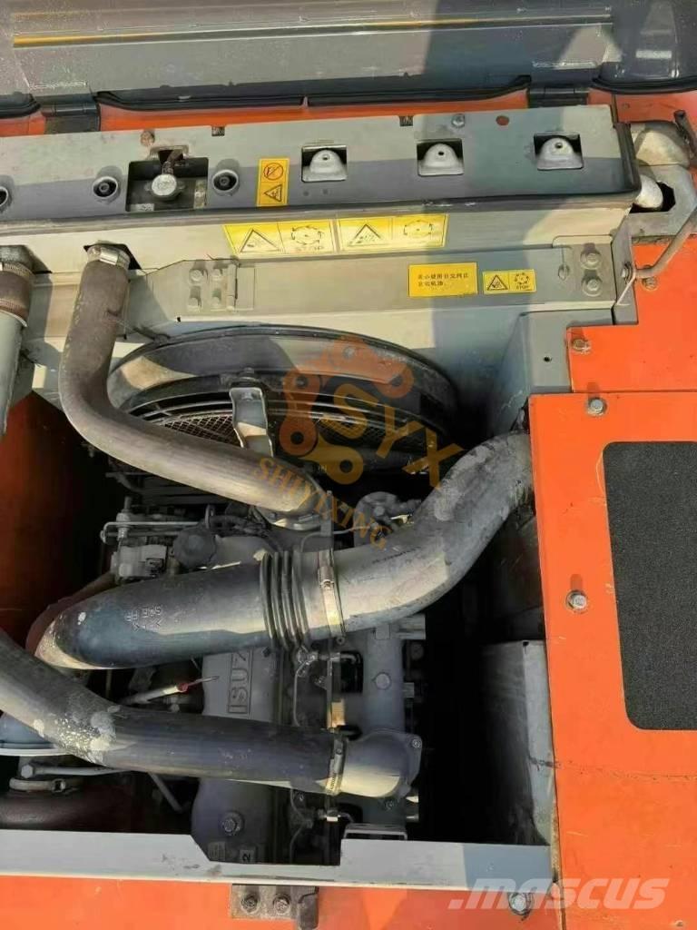 Hitachi ZX 200 حفارات زحافة