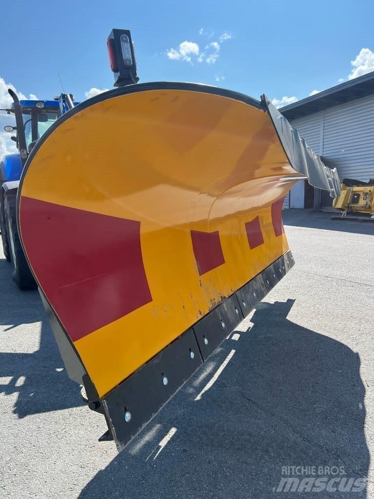 Snowline 4000 TA PK حراثات ونصول الجليد