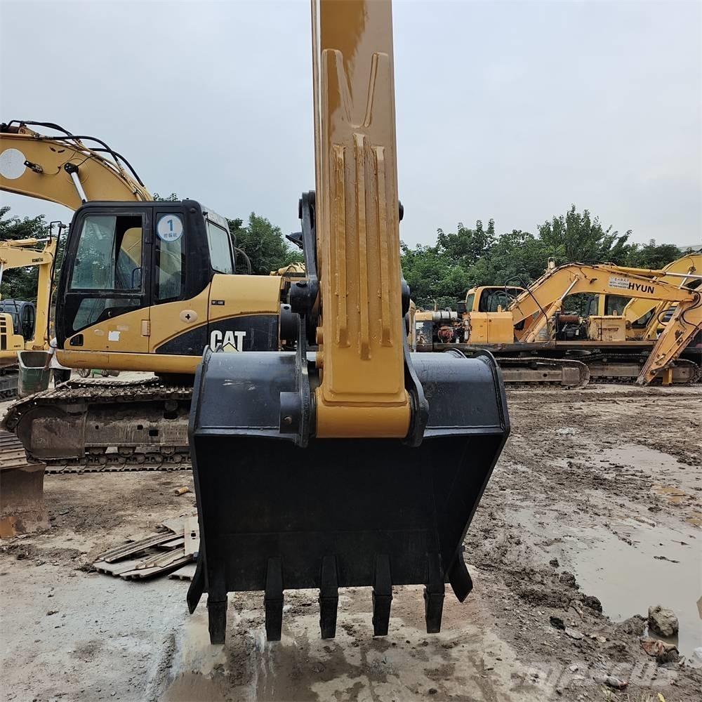 Sany SY 215 H حفارات زحافة