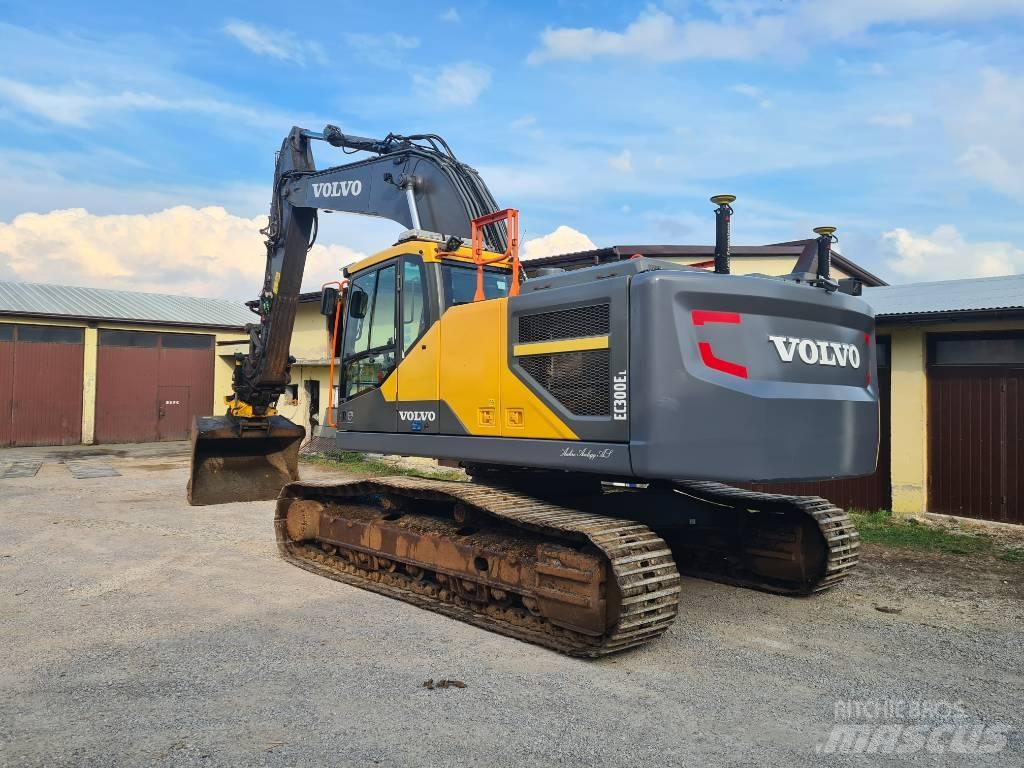 CAT 320 FL حفارات زحافة