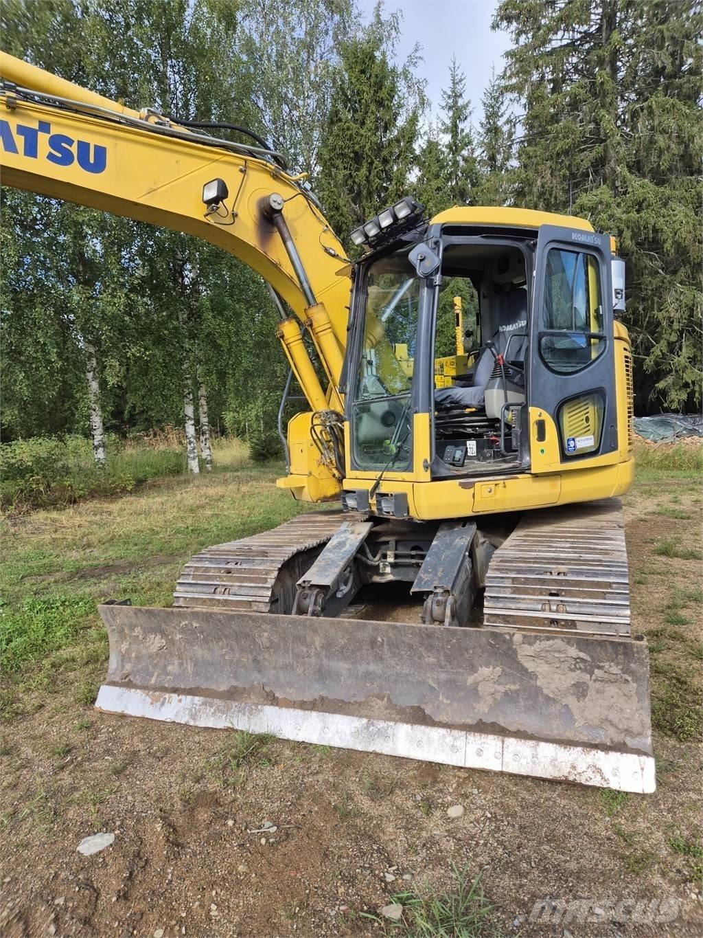 Komatsu PC138 US حفارات زحافة