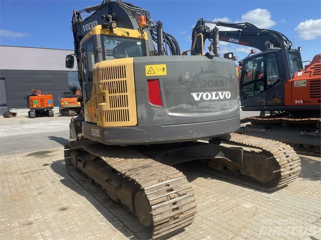 Volvo ECR 235 C L حفارات زحافة