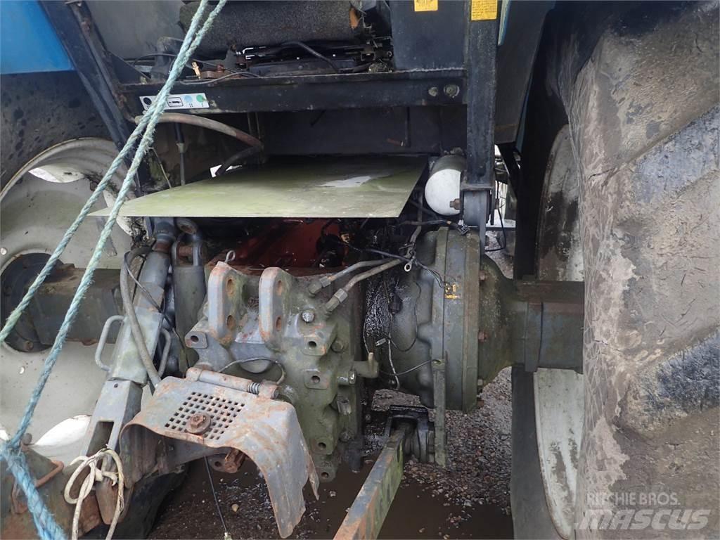 New Holland 8360 الجرارات