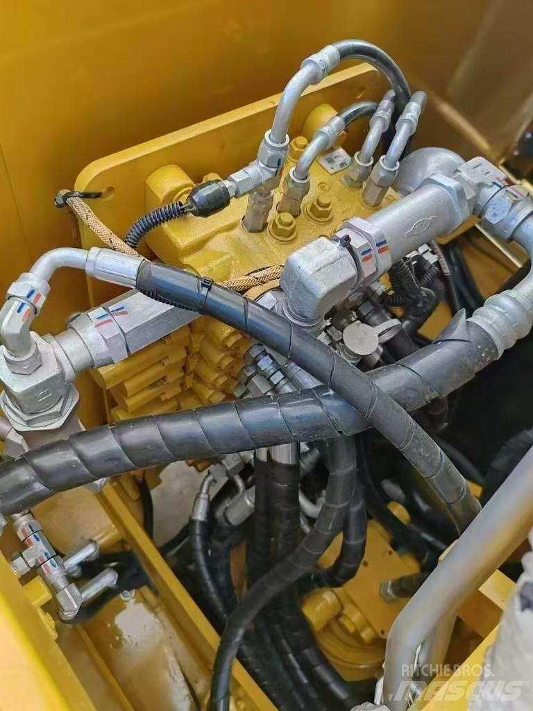 CAT 307E2 حفارات زحافة