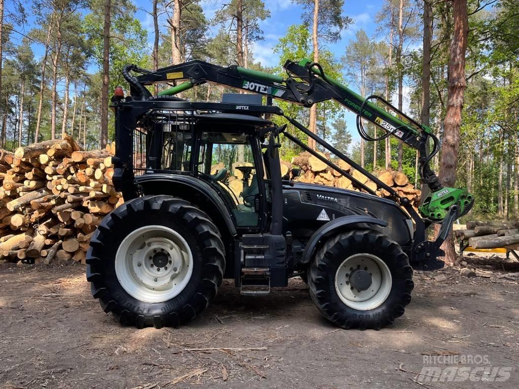 Valtra T183 Vesu الجرارات