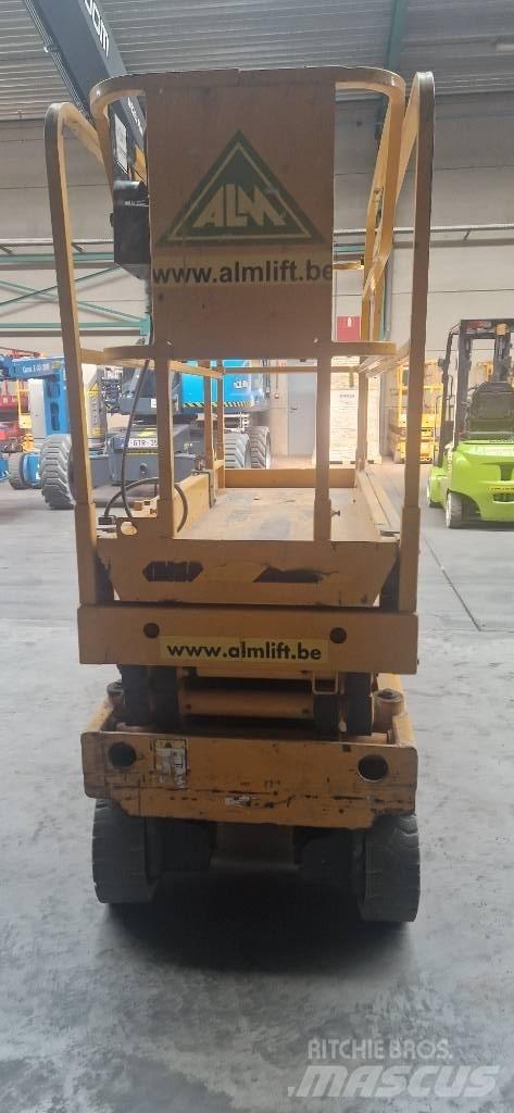 Haulotte Compact 8 رافعات مقصية الشكل
