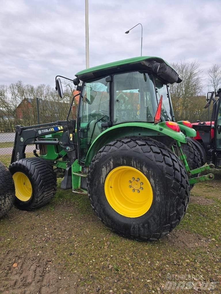 John Deere 5620 الجرارات