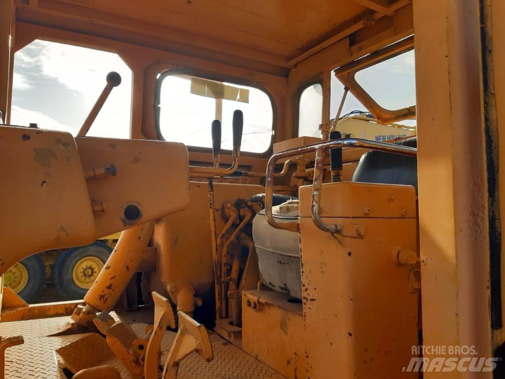 Komatsu D 85 E-12 بلدوزرات مجنزرة