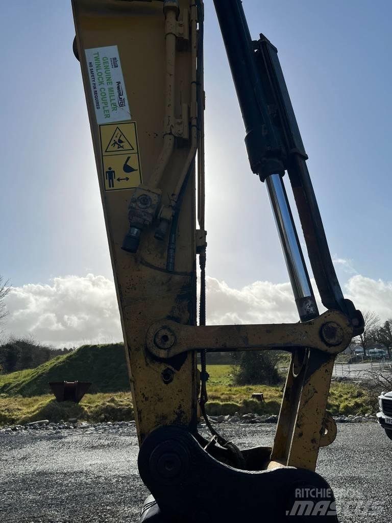 CAT 320 EL حفارات زحافة