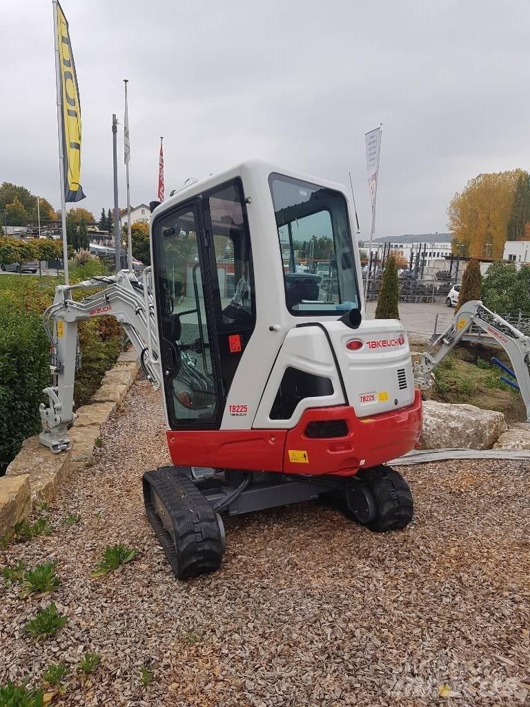 Takeuchi TB225 حفارات صغيرة أقل من 7 طن (حفارات صغيرة)