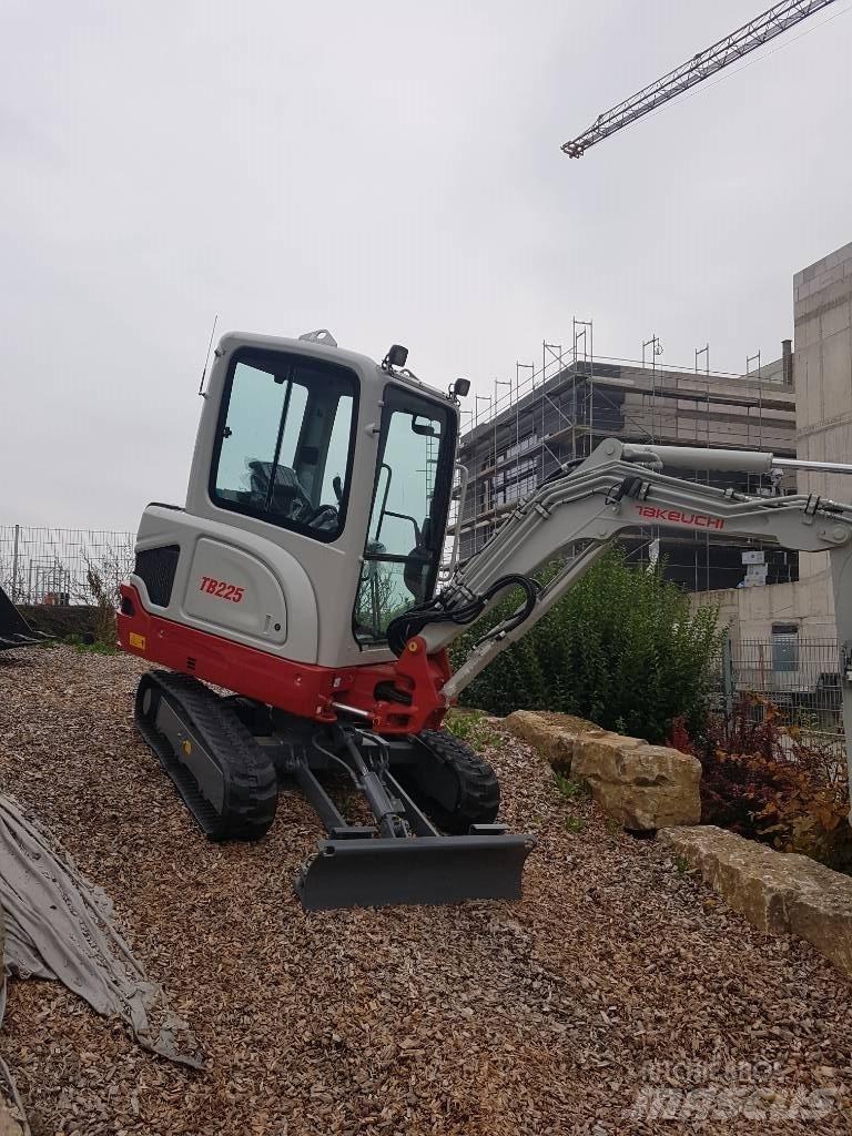 Takeuchi TB225 حفارات صغيرة أقل من 7 طن (حفارات صغيرة)