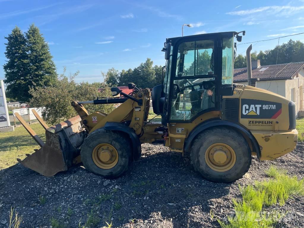CAT 907 M لوادر بعجل