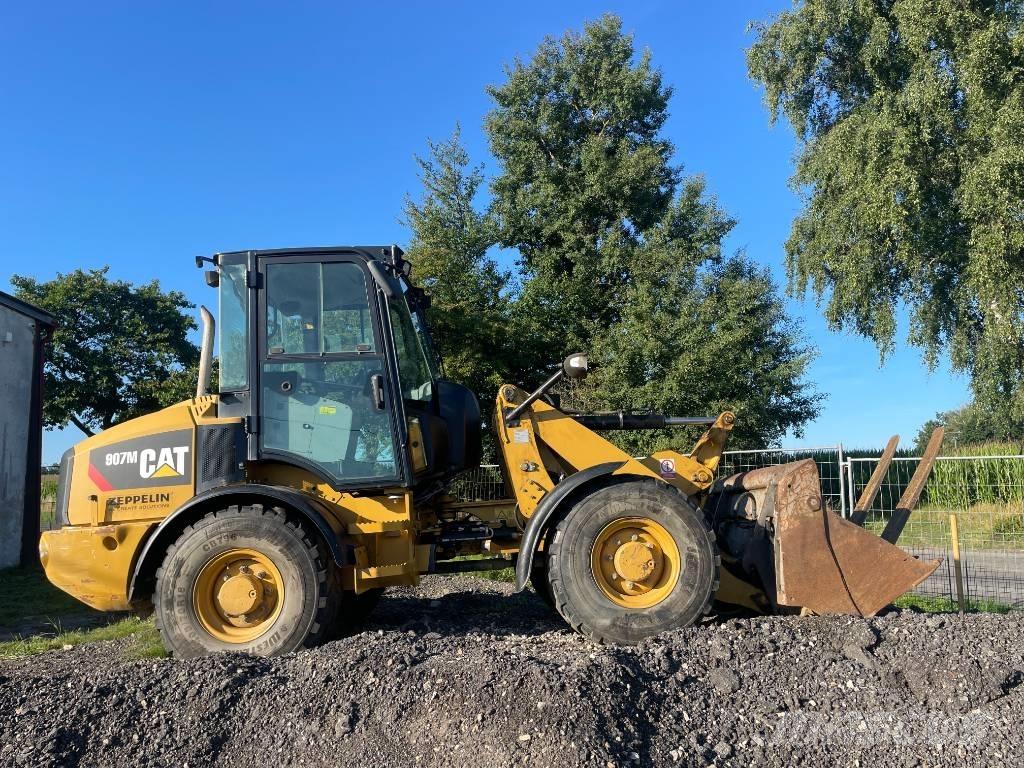 CAT 907 M لوادر بعجل