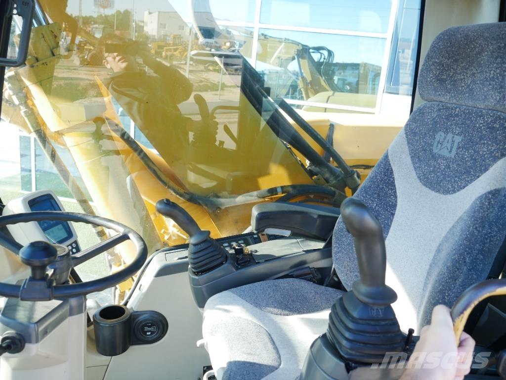 CAT M 316 C حفارات بعجل