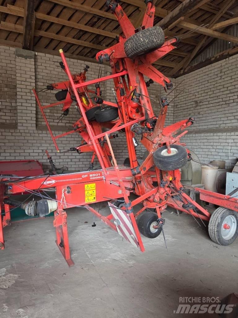 Kuhn GF 8501 T مكابس وميبسات التبن