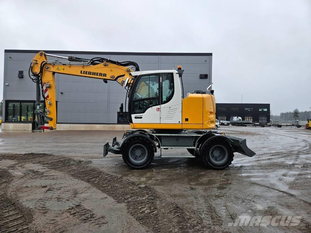 Liebherr 913 Compact حفارات بعجل