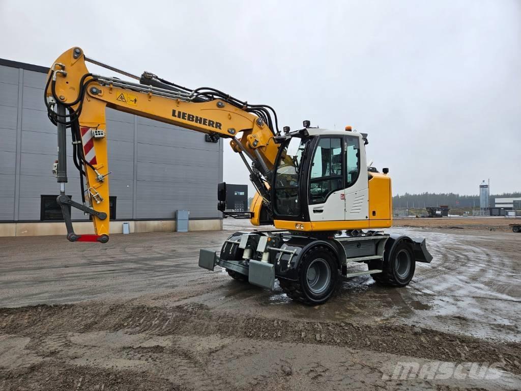 Liebherr 913 Compact حفارات بعجل