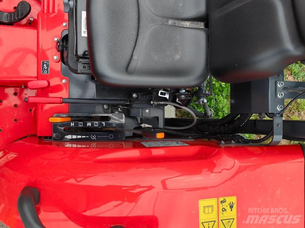 Kubota L1-382 HST الجرارات