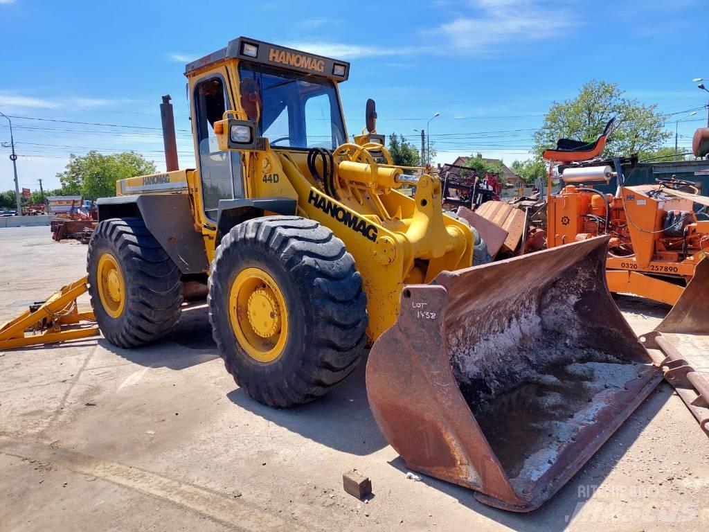 Hanomag 44D لوادر بعجل